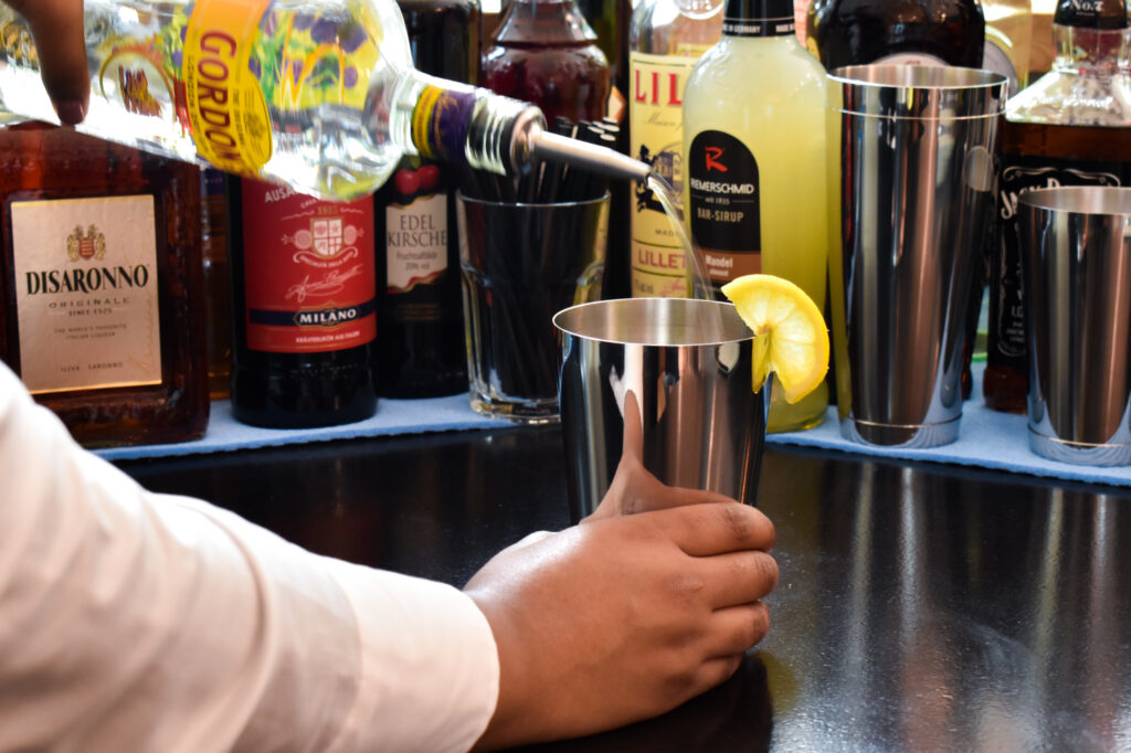 Bar Bar
